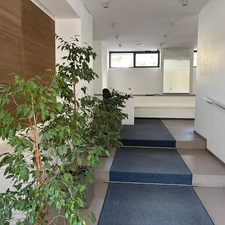 Flad House -