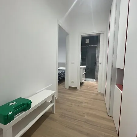 Flad House - Бари